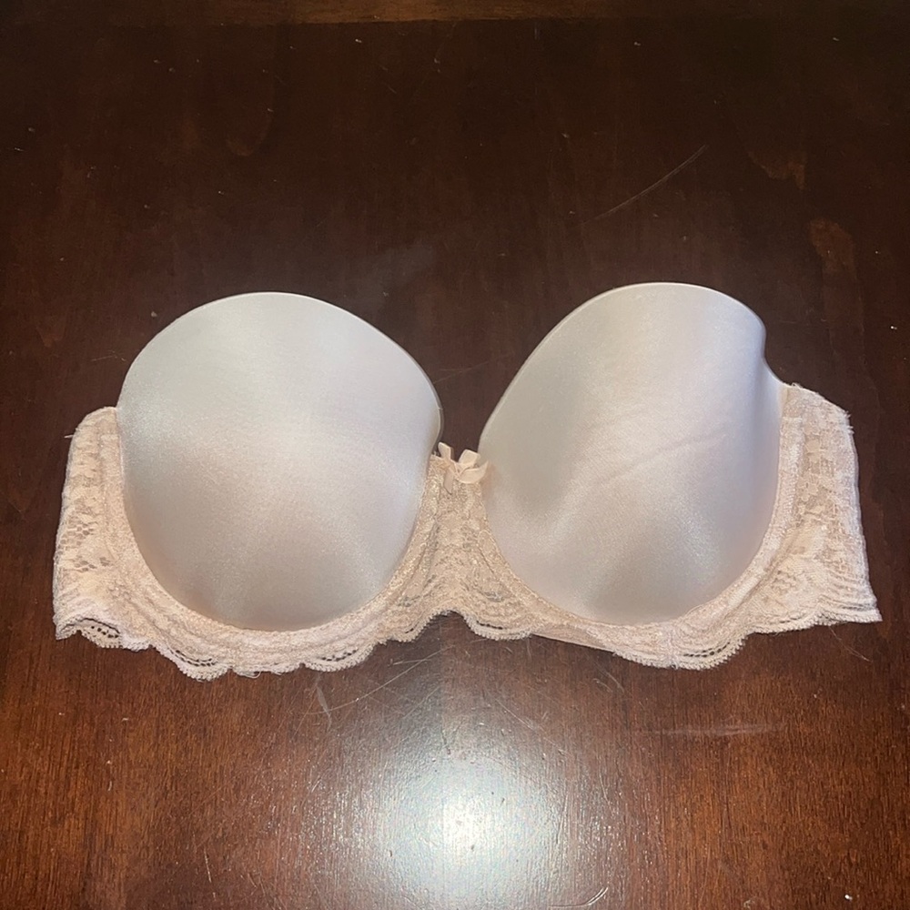 Victoria’s Secret Wired Strapless bra - size 32D